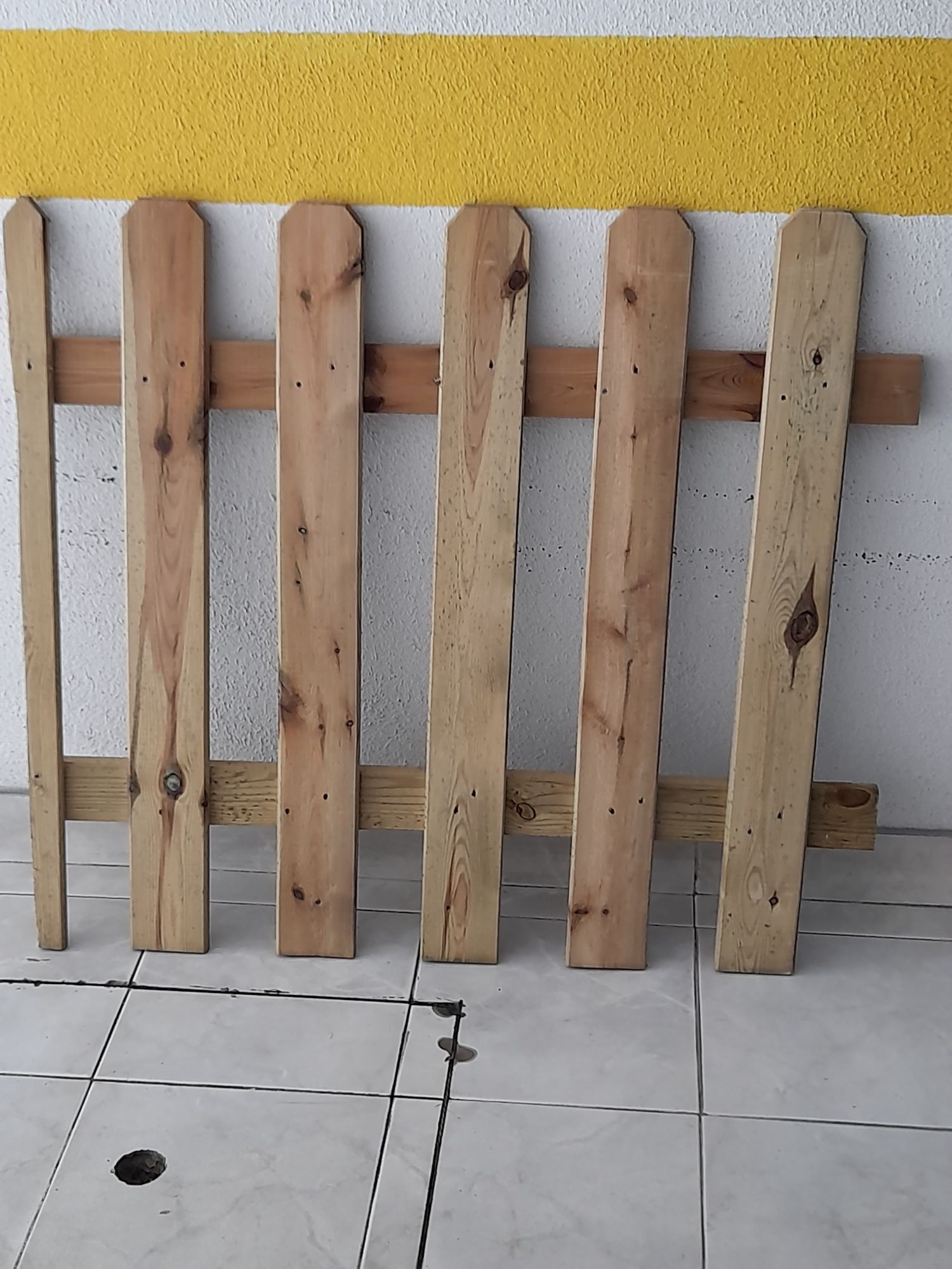 Vedação de jardim. Na compra da grande oferta da mais pequena.