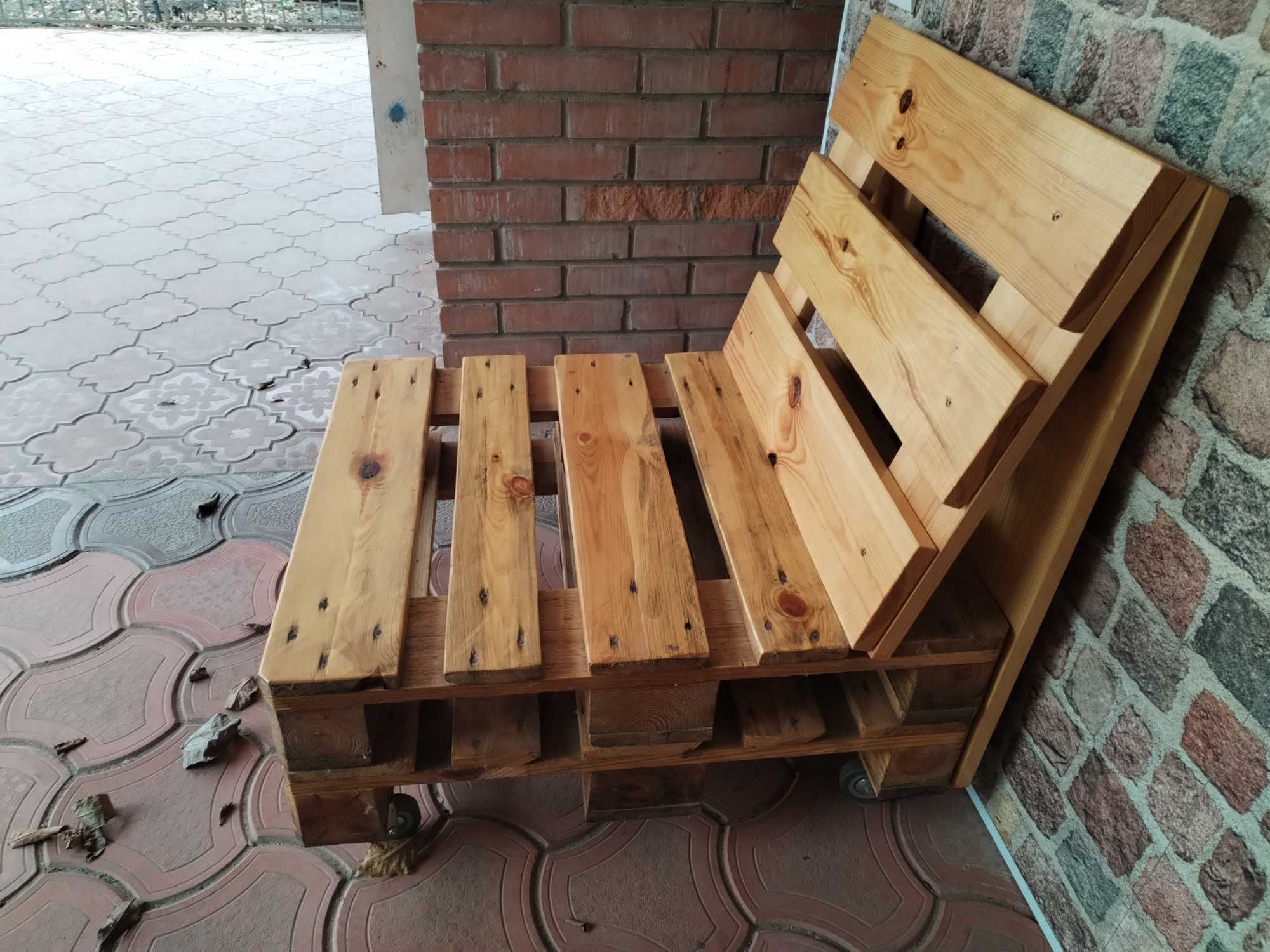 Меблі для тераси із піддонів лаковані (комплект 5000грн)