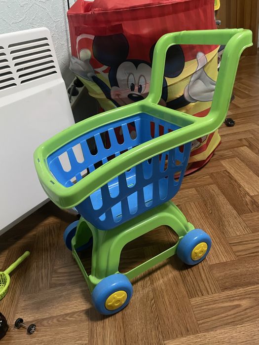 Дитяча кухня , фрукти , посуд, візочок