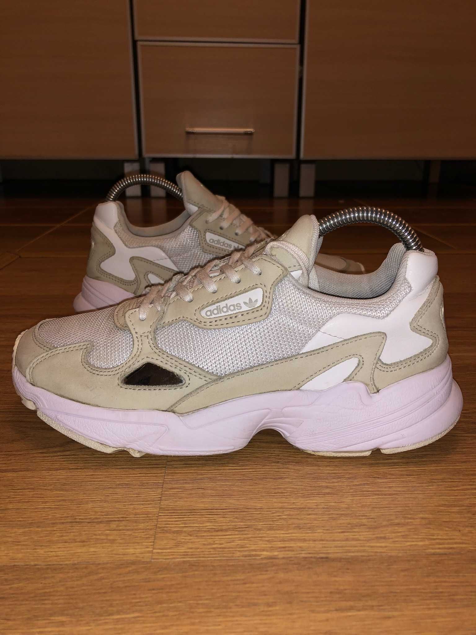 Buty Sneakersy Adidas Falcon W B28128