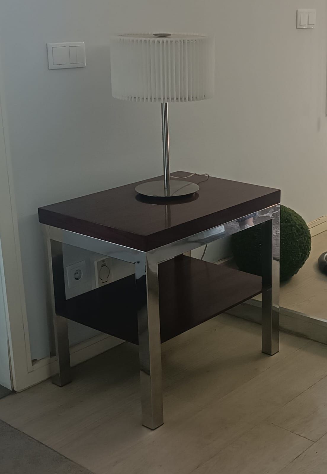 Mesa de apoio em mogno e aluminio