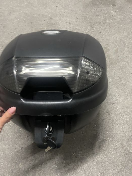 2 Capacetes + Top Case com encosto