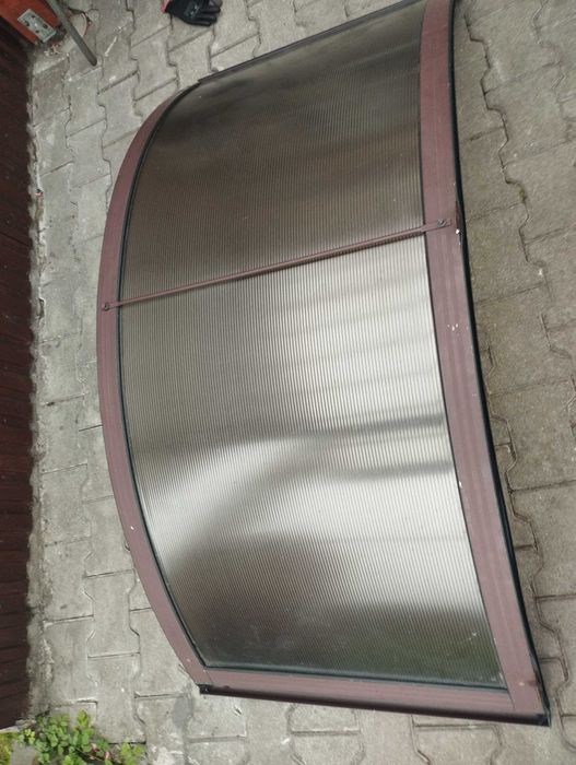 Zadaszenie nad drzwi