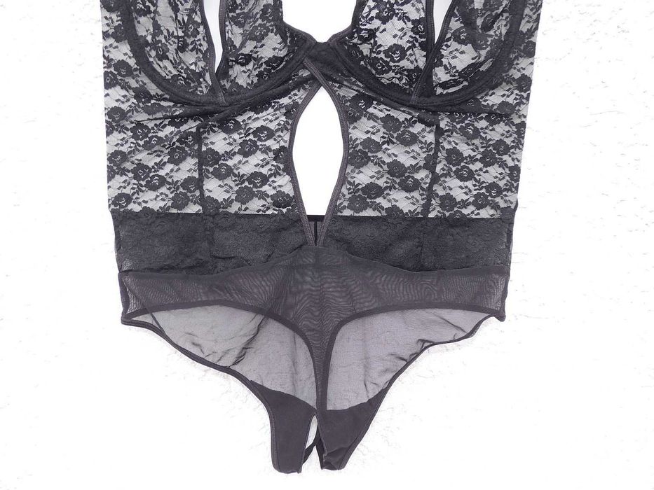 Koronkowe bardzo elastyczne otwarte krocze roz 95E