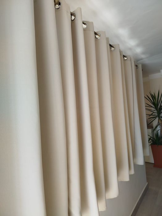 Conjt. 2 cortinados blackout bege - como novos