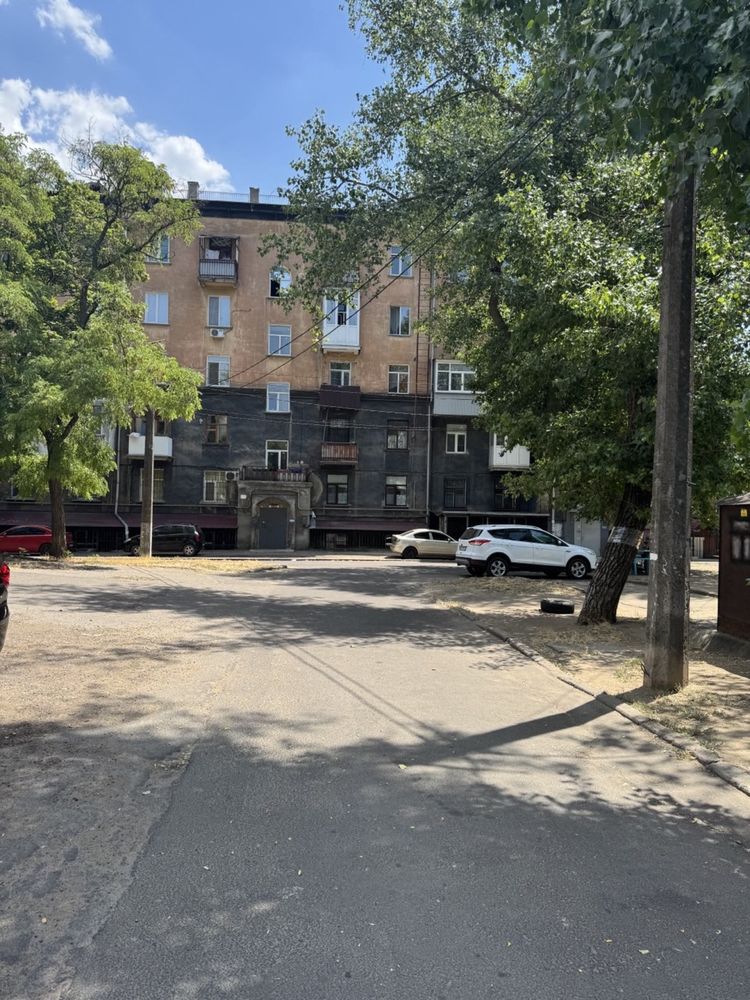 Продам гараж на 2 авто р-н казка магазин Україночка пр. Центральний 69