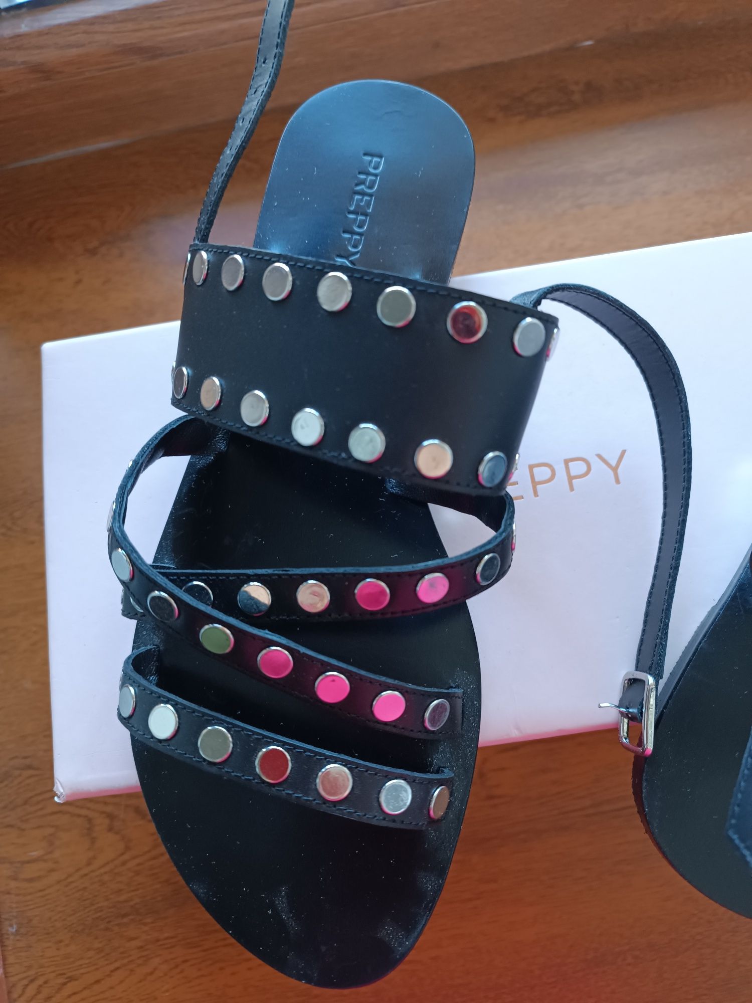 Чудесные Продам новые кожаные сандали фирмы "Preppy"