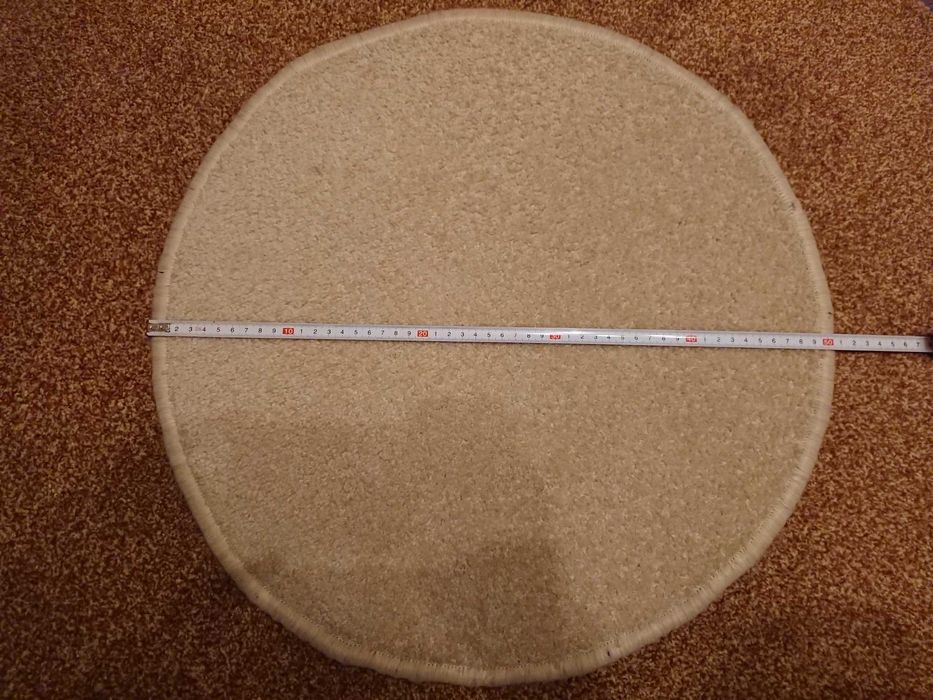 Dywanik o średnicy ok. 50 cm