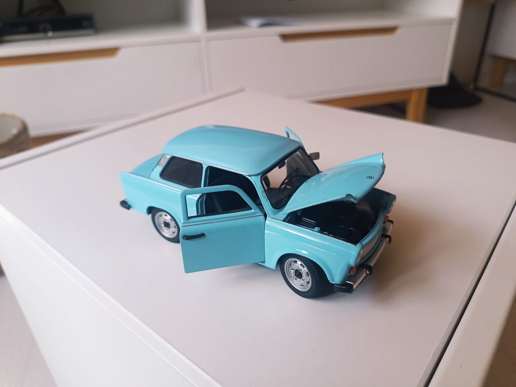 Trabant skala 1/24