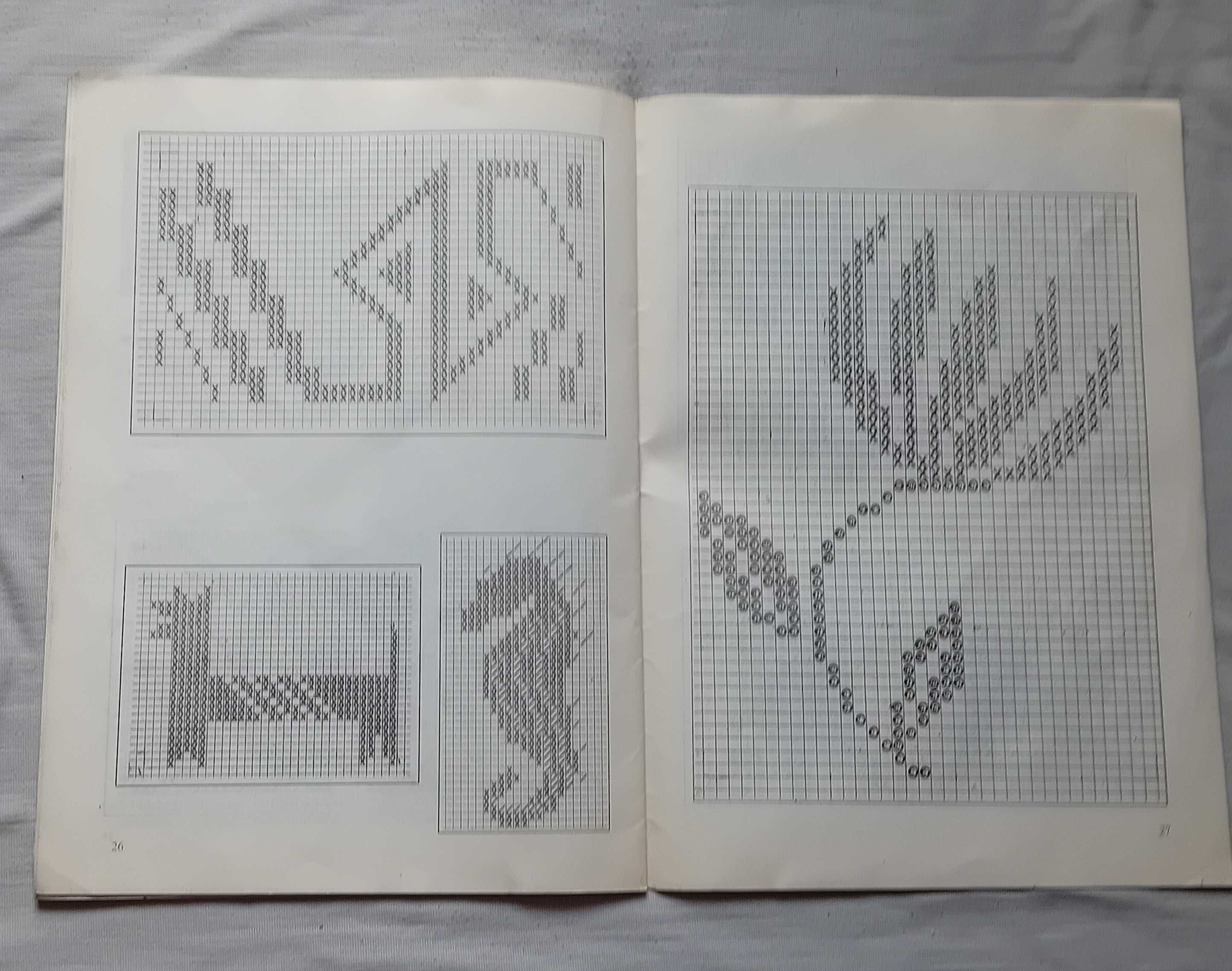 Poradnik dziewiarstwa ręcznego - sploty, ażury, wzory. 1990 r. Wyd. I.