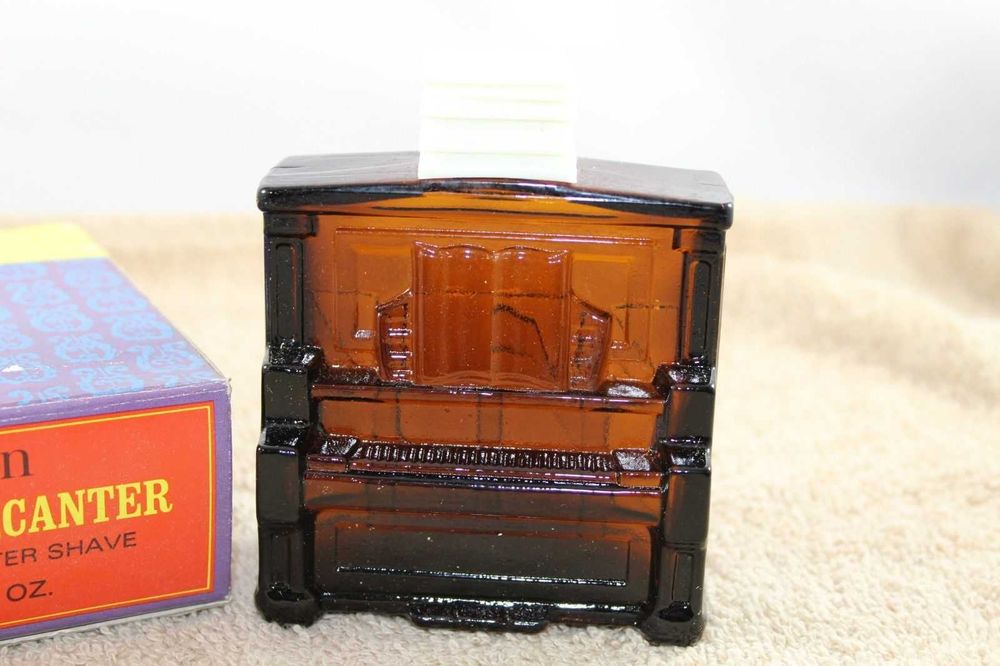 на подарок коллекцию avon 70е лосьон 4FL spicy  флакон  Пианино 120ml