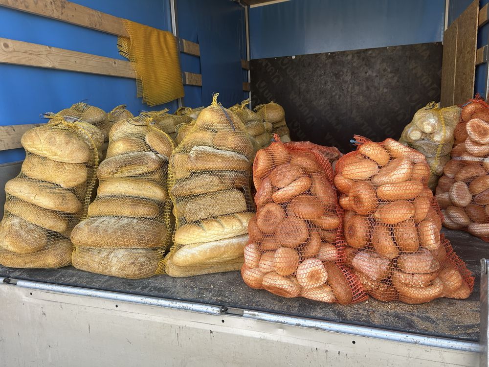 Chleb czerstwy suchy w workach
