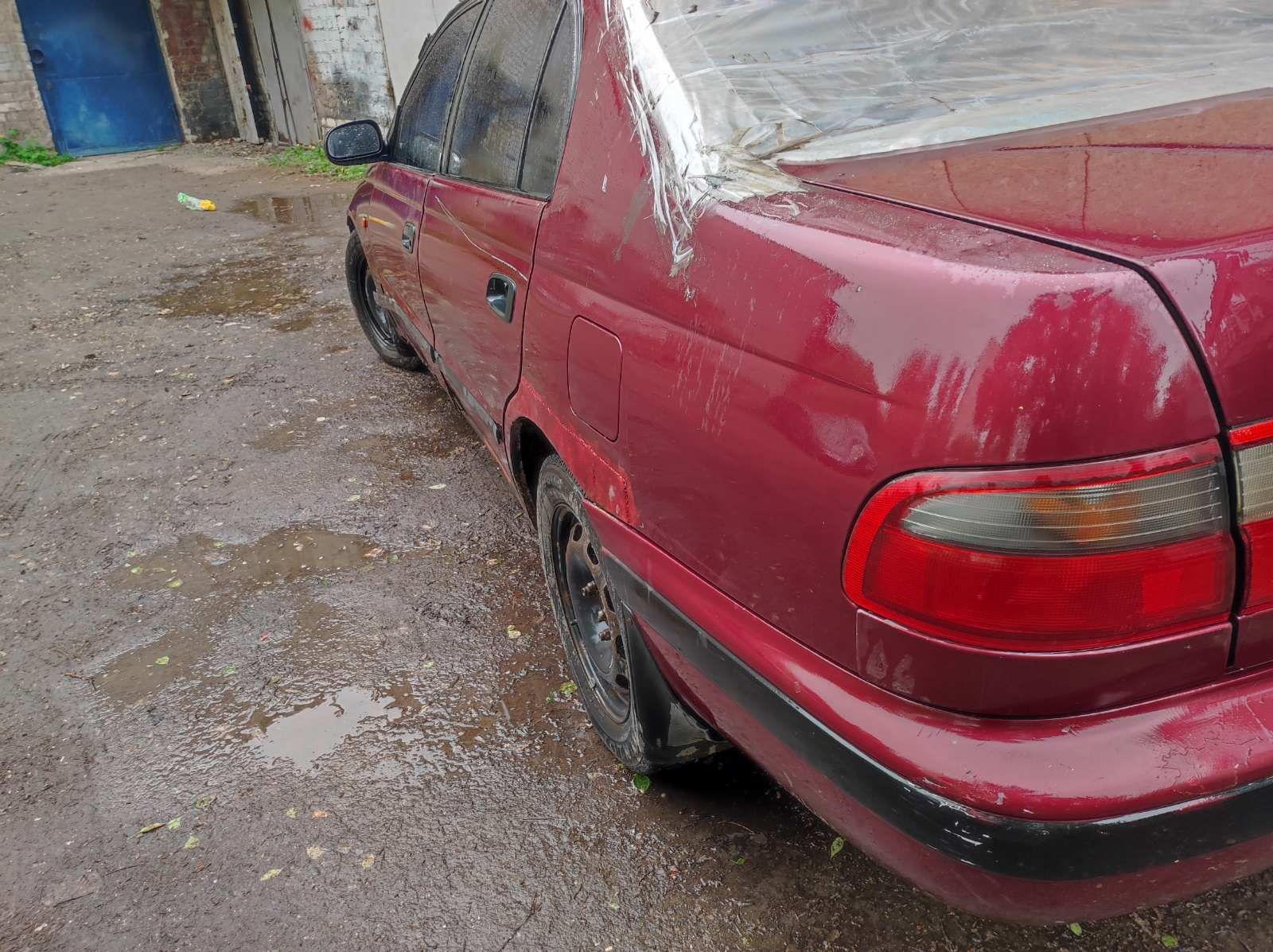 Продам машину. Toyota Carina E. Седан.