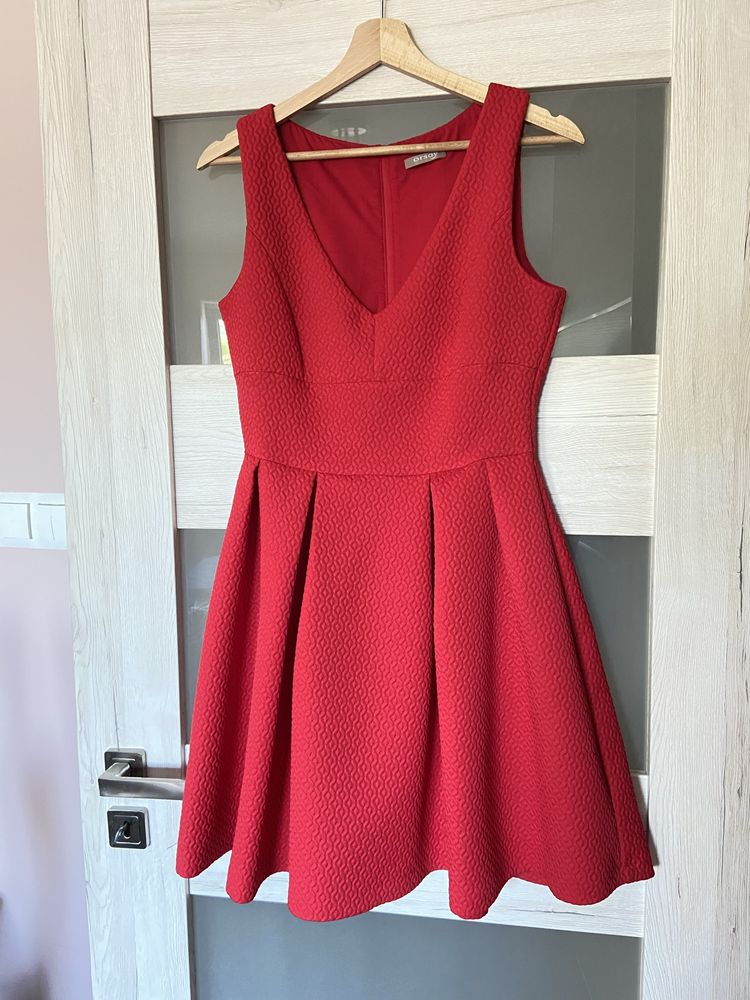 Orsay sukienka koktajlowa czerwona rozkloszowana S 36 sztywna