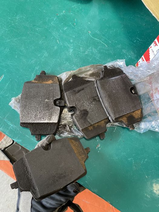 Bmw x1 u11 колодки пружина пильник амортизатора