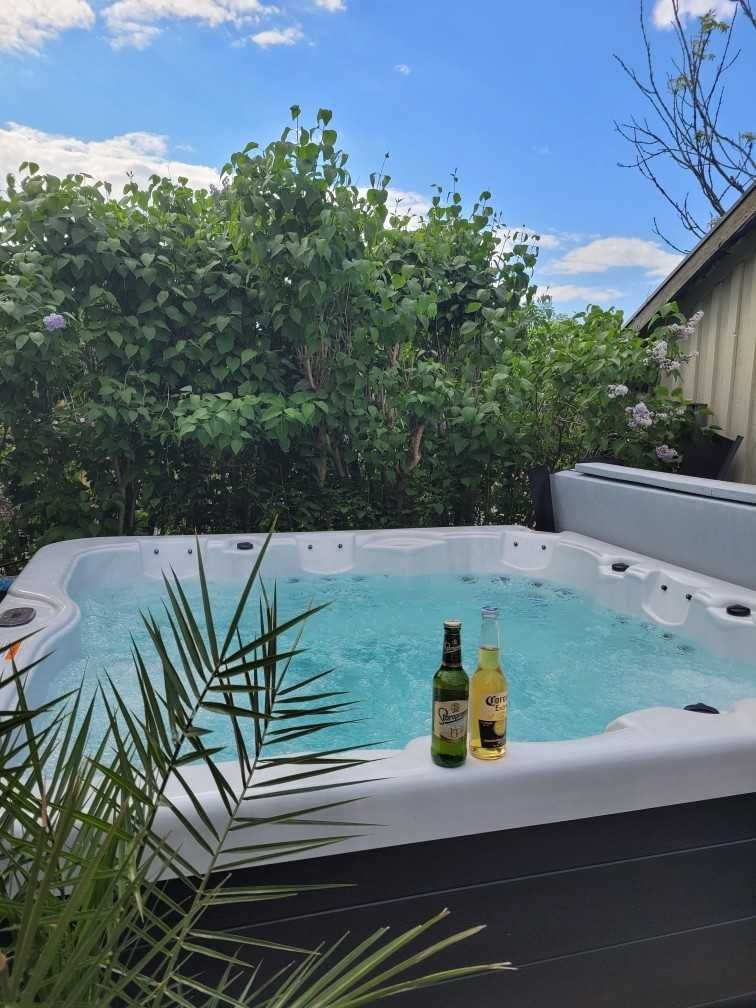 Wanna Jacuzzi Viskan SANDO – Luksusowy hydromasaż dla 6 osób, 52 dysze