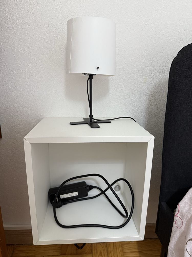 Cama de Solteiro + Colchão + Mesa de Cabeceira + Candeeiro