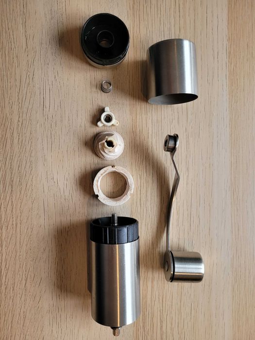 Młynek ręczny do kawy z adapterem do AeroPress Rhino Coffe Gear