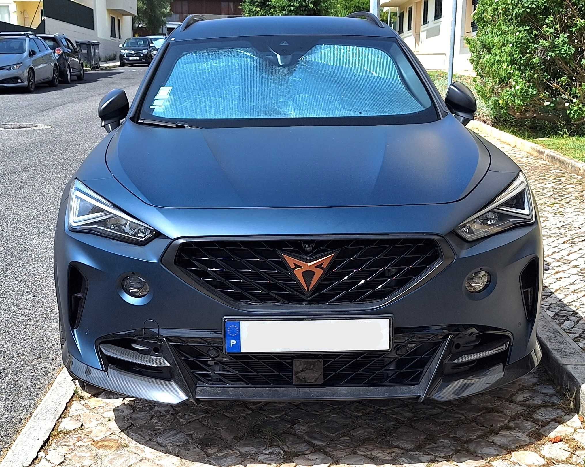 Carro Cupra Formentor VZ5 SUV desportivo