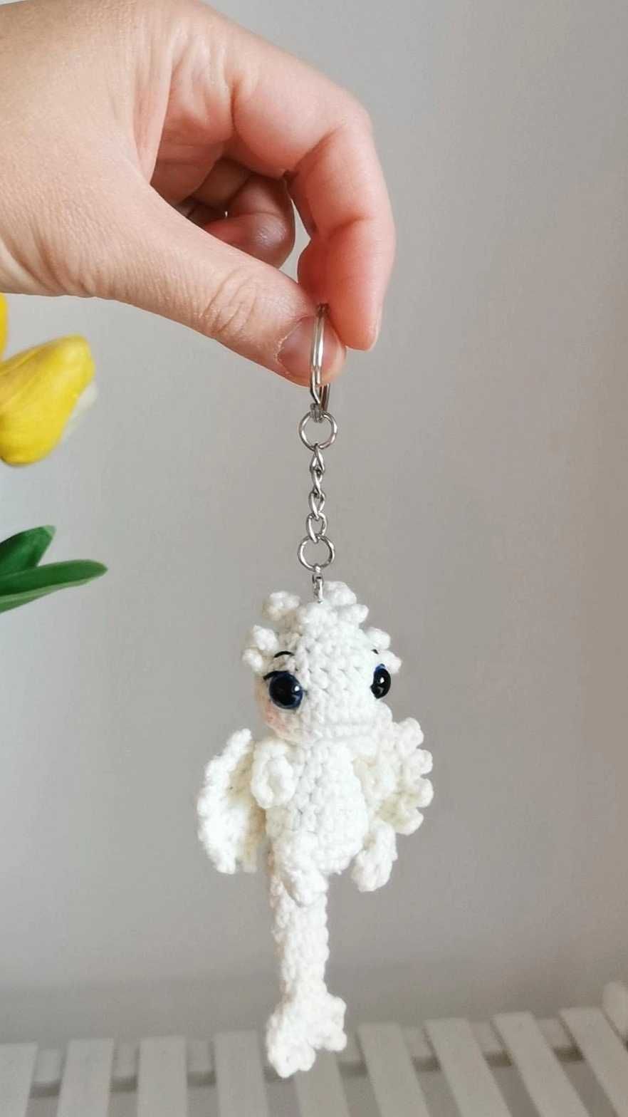 Biała Furia na szydełku, brelok, zawieszka handmade