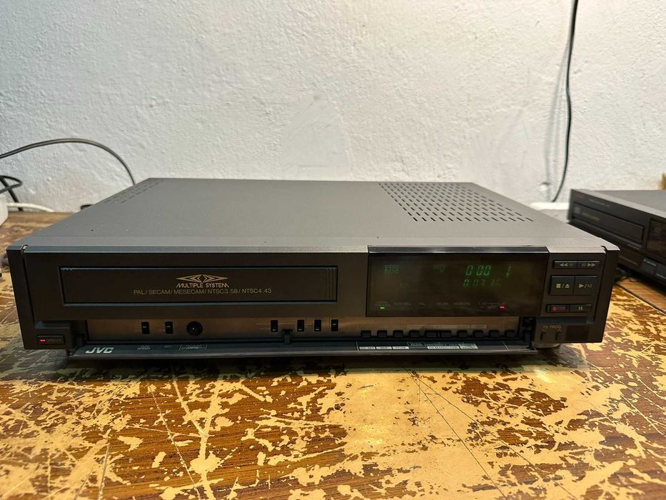 Magnetowid JVC HR-D667 MS