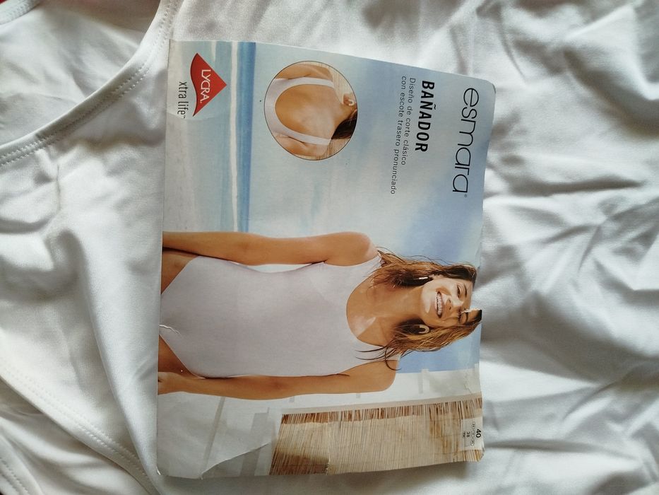 Білий суцільний купальник