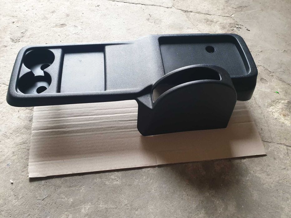 Консоль між передніми сидіннями Сітроєн Берлінго