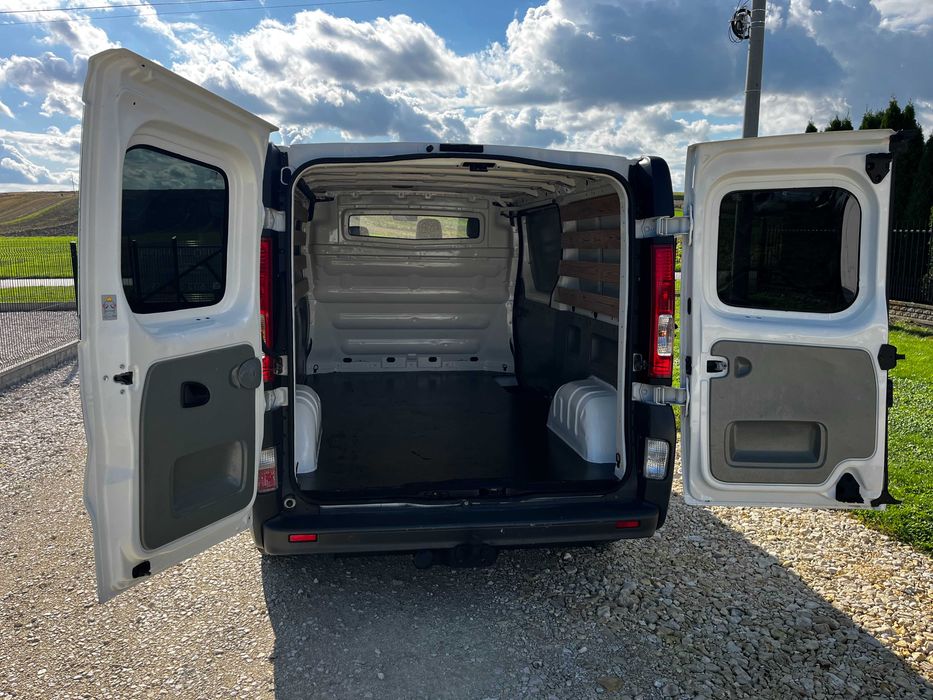 Renault Trafic / 2.0 Diesel / Long / Niski Przebieg