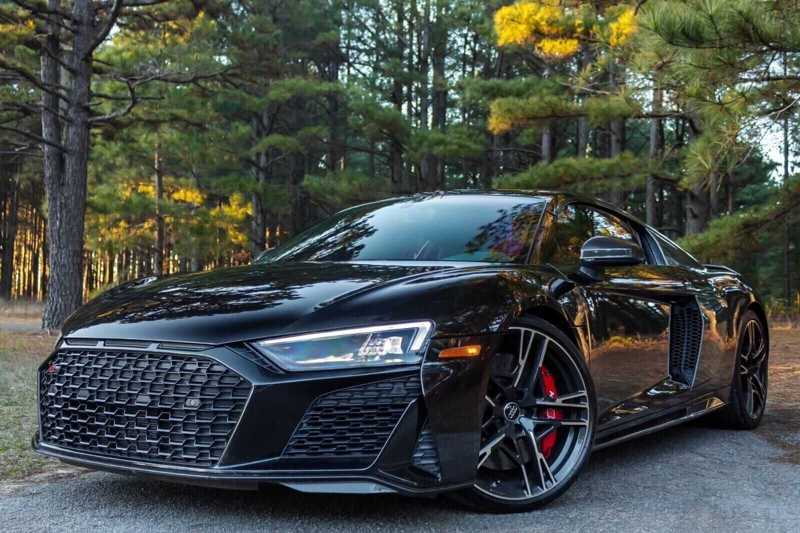 2020    Audi   R8