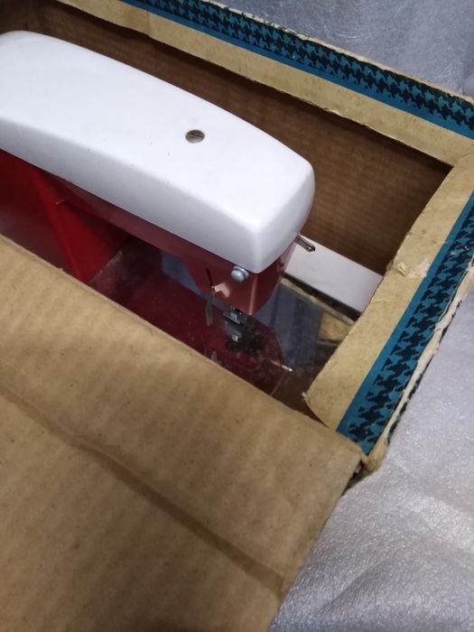 Игрушка швейная машинка, сср гдр