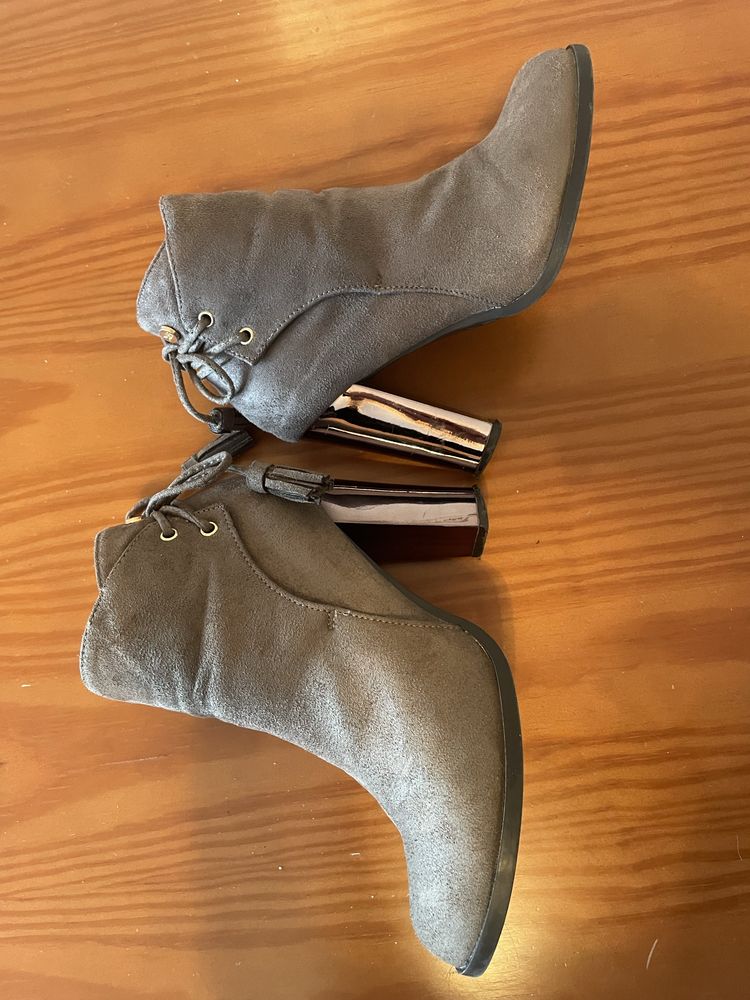 Botas numero 39, esrado novo