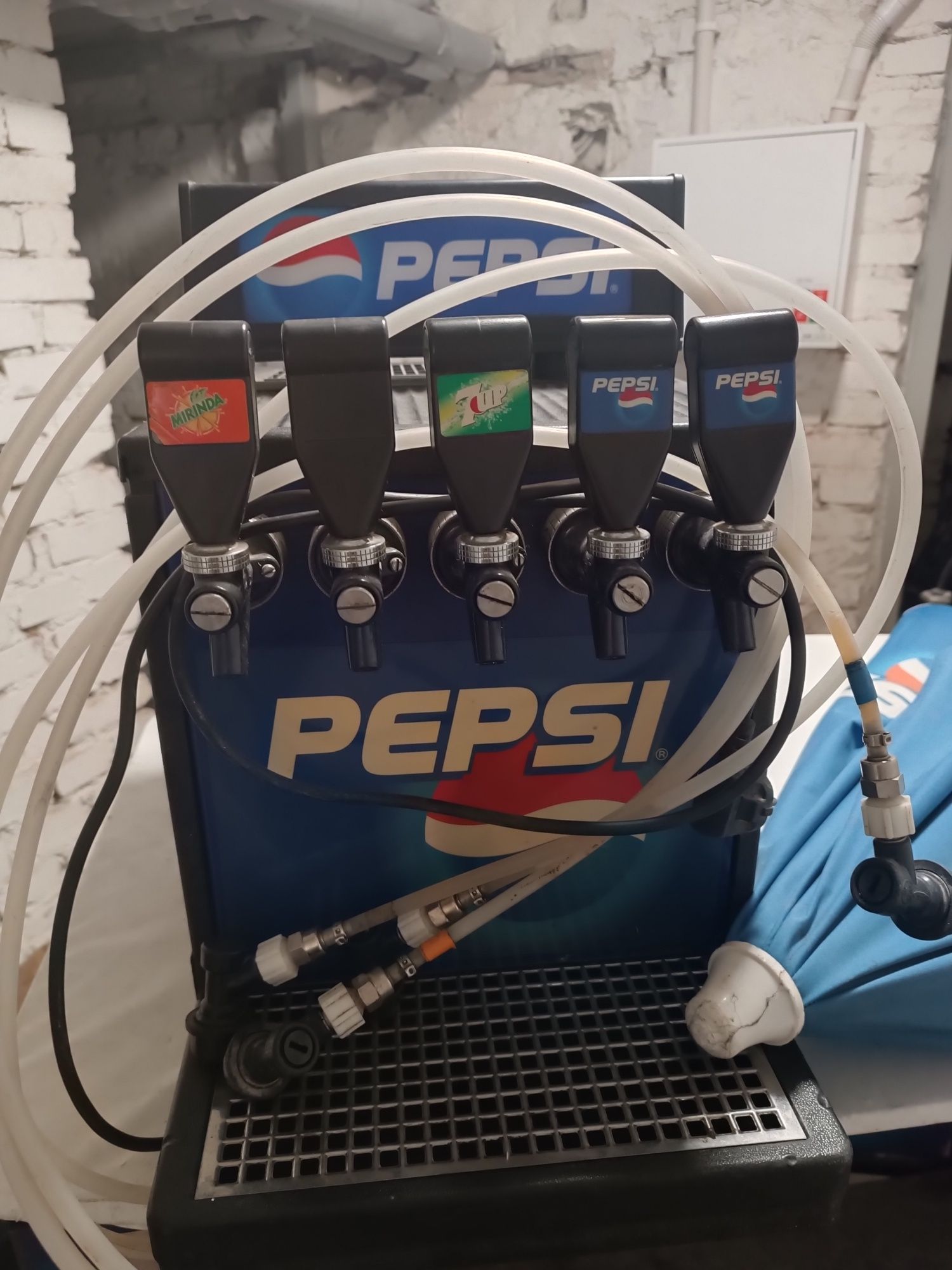 Nalewak Pepsi / dystrybutor