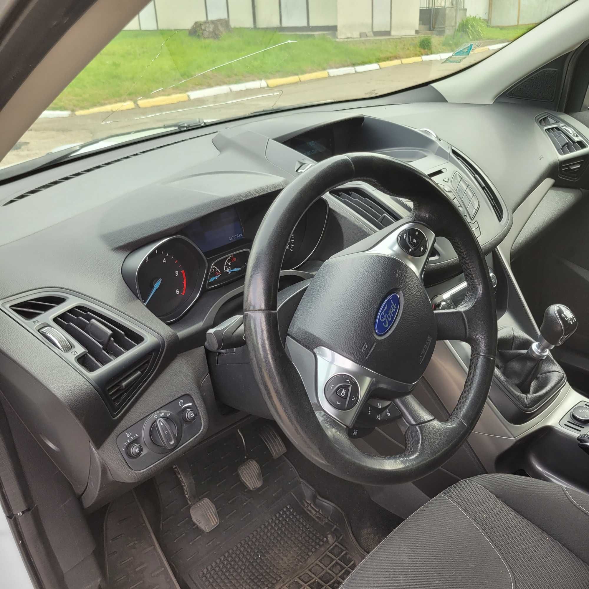 Продам Ford Kuga 2013 дизель 2л передній