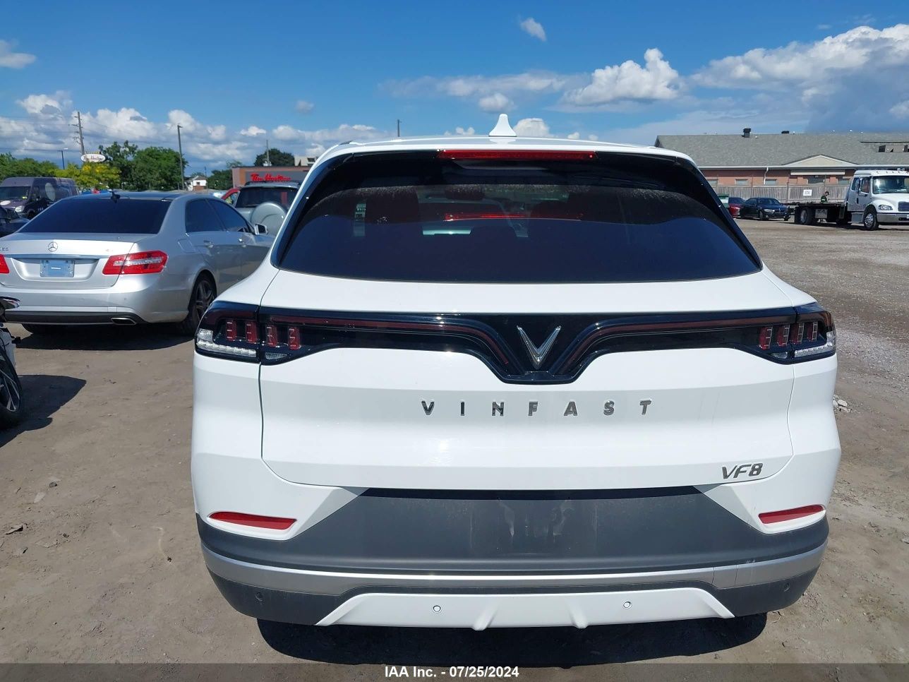 Vinfast VF8 автозапчастини розборка