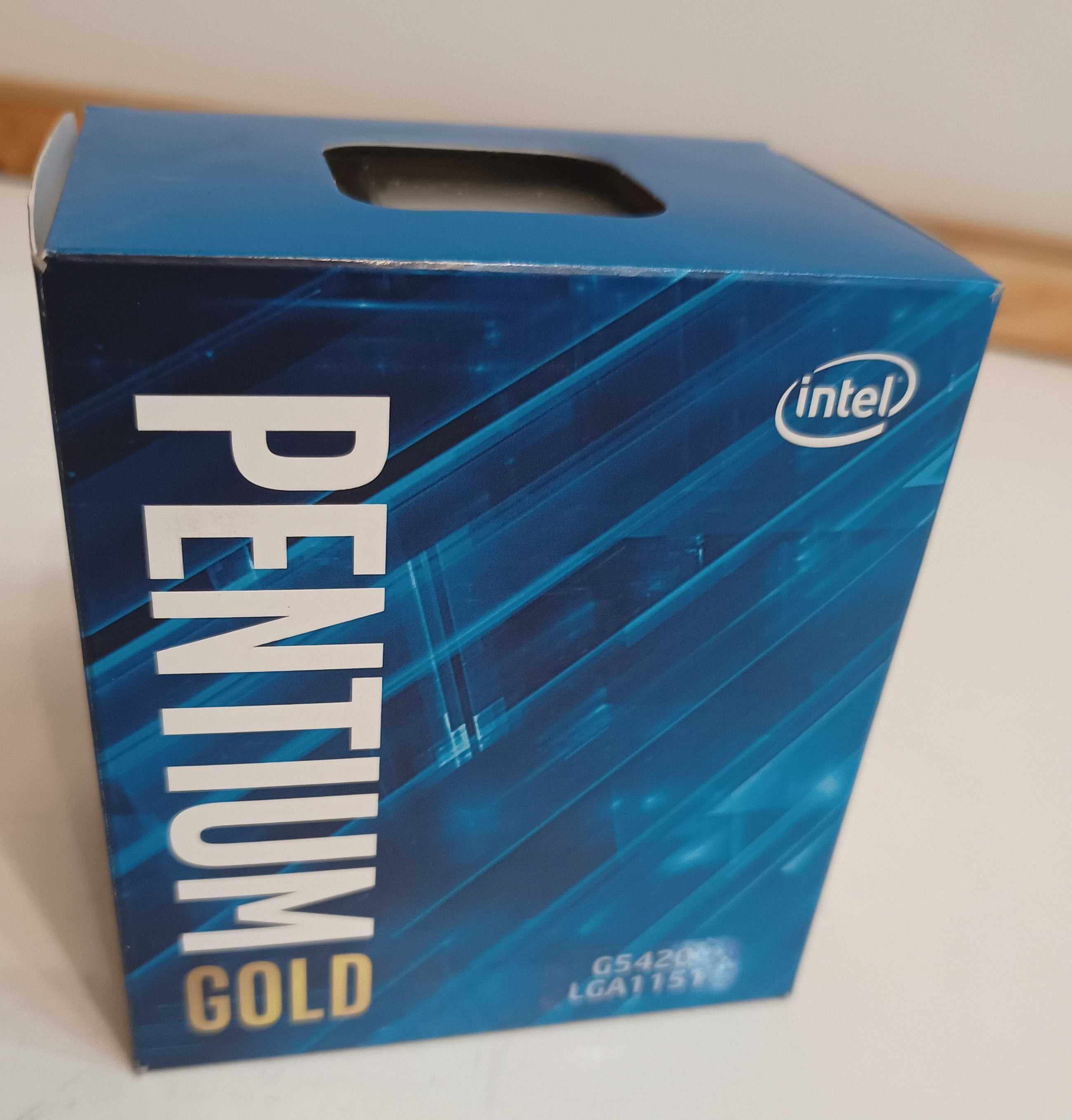 Procesor Intel Pentium G5420