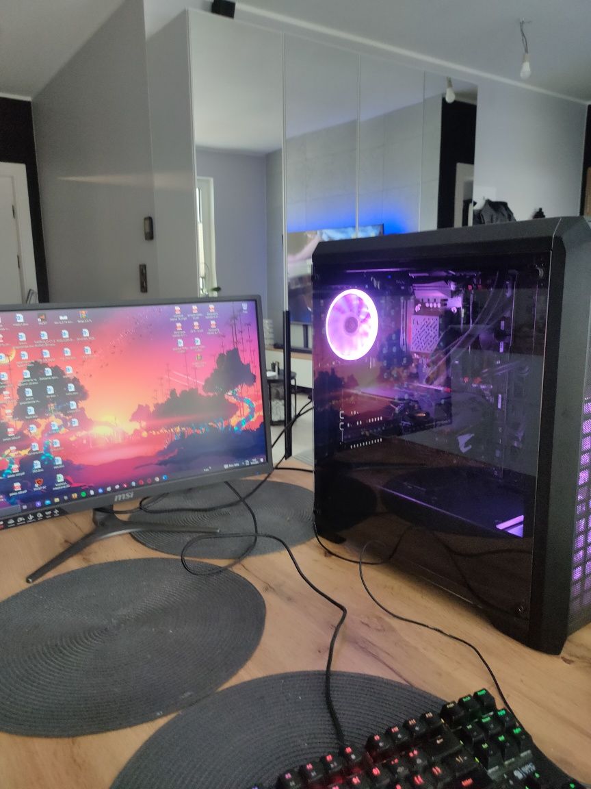 Komputer stacjonarny + monitor