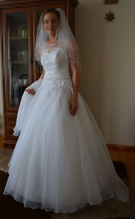 Suknia ślubna gratis welon i tren