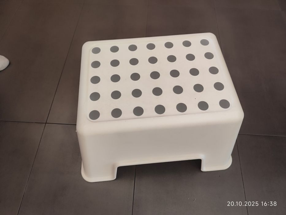 Ikea stołek podnóżek podstawka Bolmen