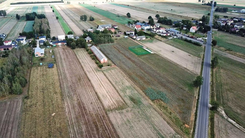Gospodarstwo rolne / Siedlisko / Budynki gospodarcze > 700 m2 / Media