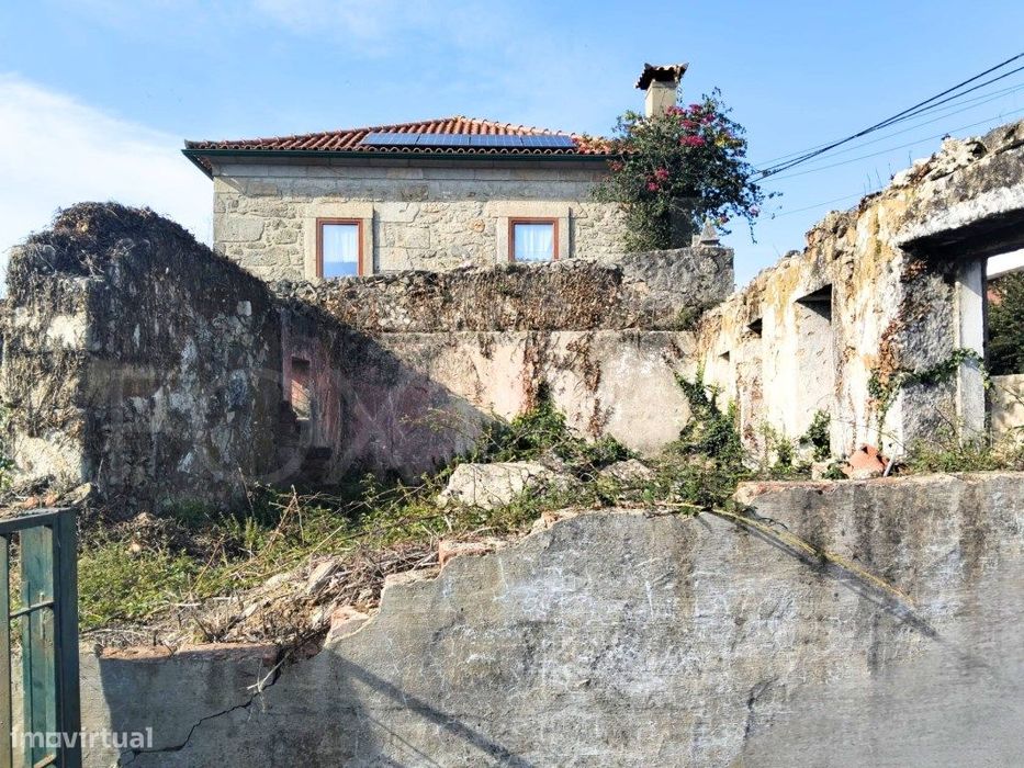 Ruína com Terreno em Santa Marta de Portuzelo