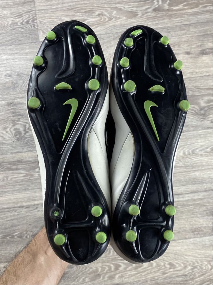 Nike hyper venom бутсы сороконожки копы 44 размер футбольные оригинал