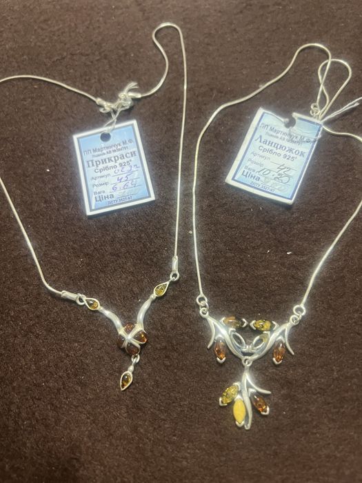 Вироби срібло з бурштином