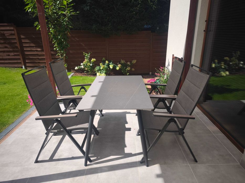 Zestaw wypoczynkowy tarasowy krzesła i stół