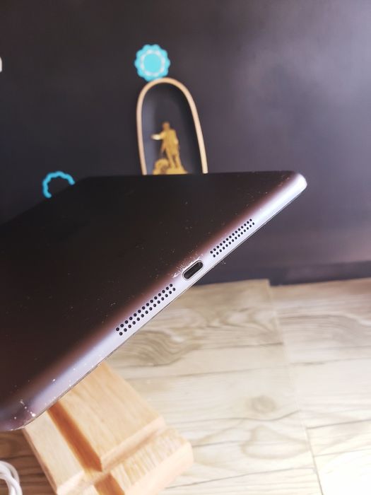 Продам Ipad mini + чехол + lightning