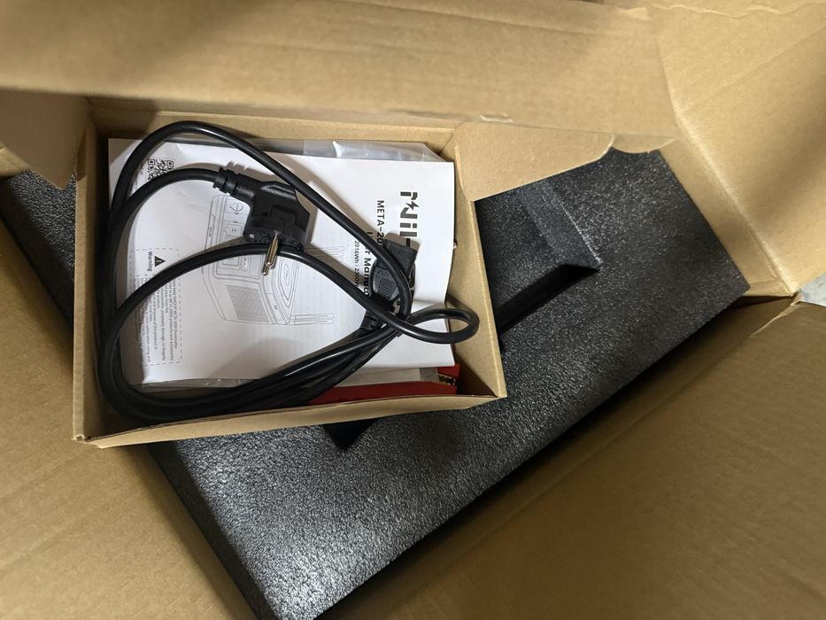 Продам портативну зарядну станцію nikota пікова потужність 4000 ват