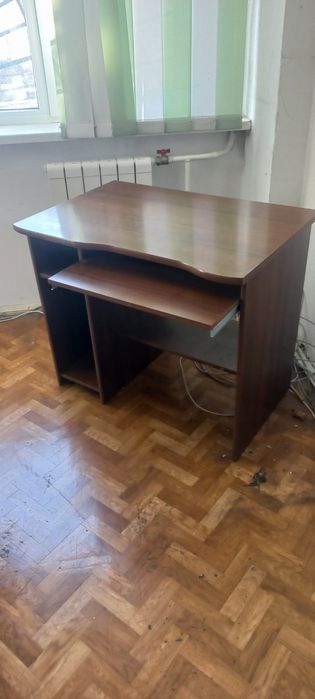 Продам стол компьютерный