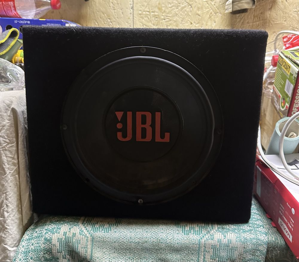 сабвуфер JBL CS12