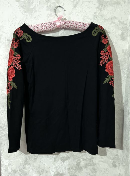 Кофта в стилі вишиванки