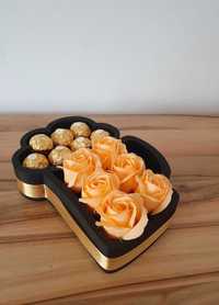 Kufel na walentynki z ferrero rocher i różami mydlanymi
