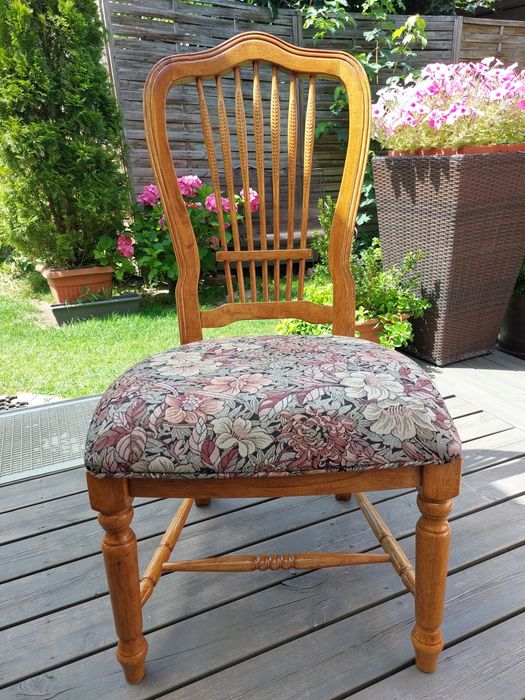 Komplet mebli drewnianych, stół rozkładany i  6 krzeseł